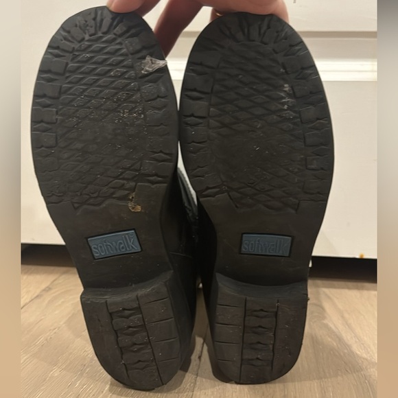 Boots Size 7.5 - Picture 2 of 4